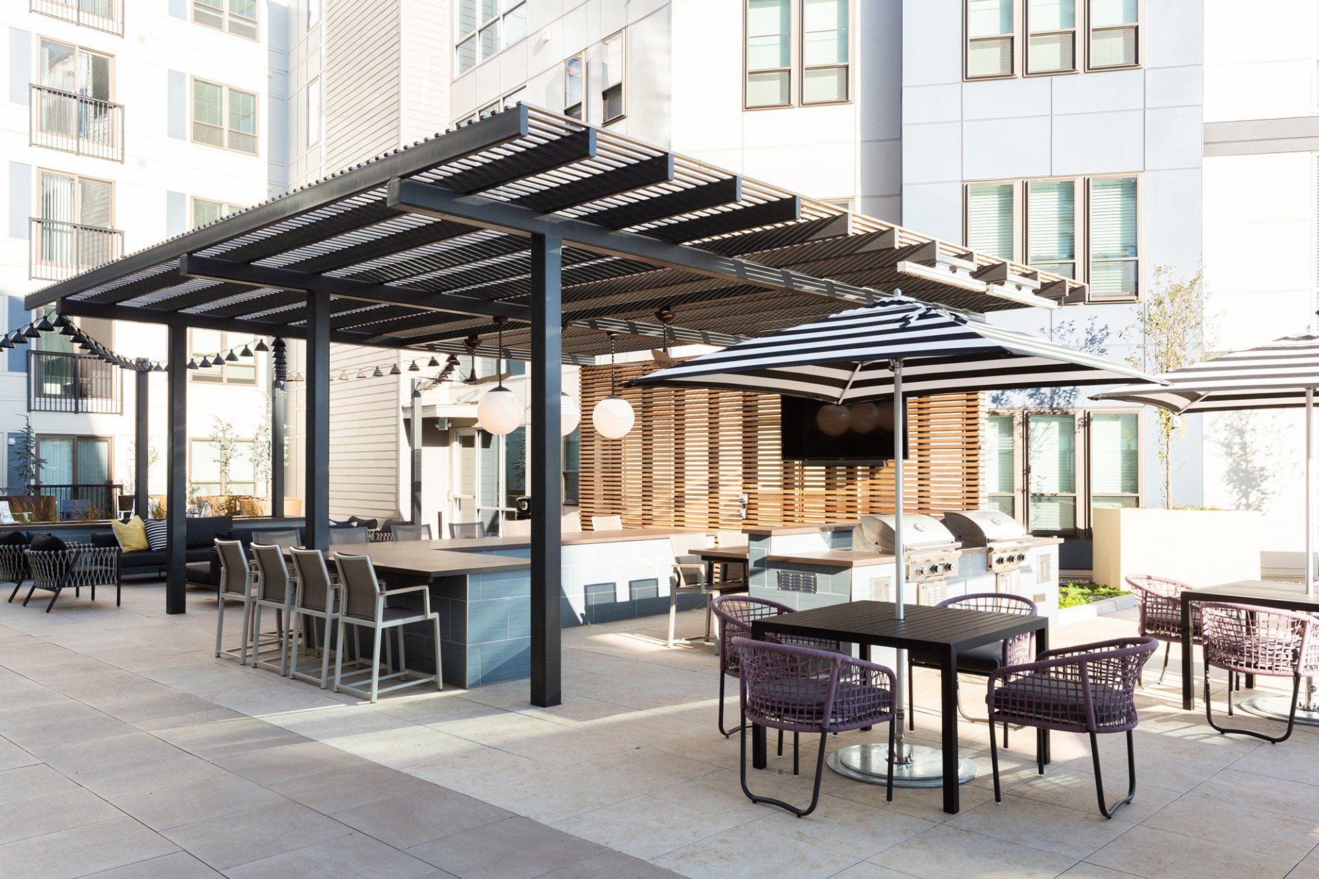 Axel Brewers Hill Pool Grill and Bar Area