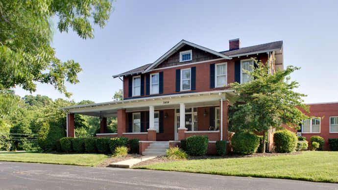 Associates in Plastic Surgery office building in Cleveland, TN