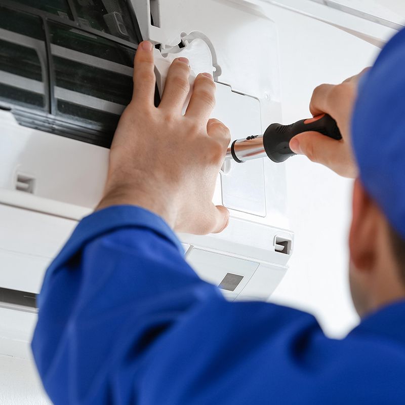 Expert Fixing The Air Conditioner