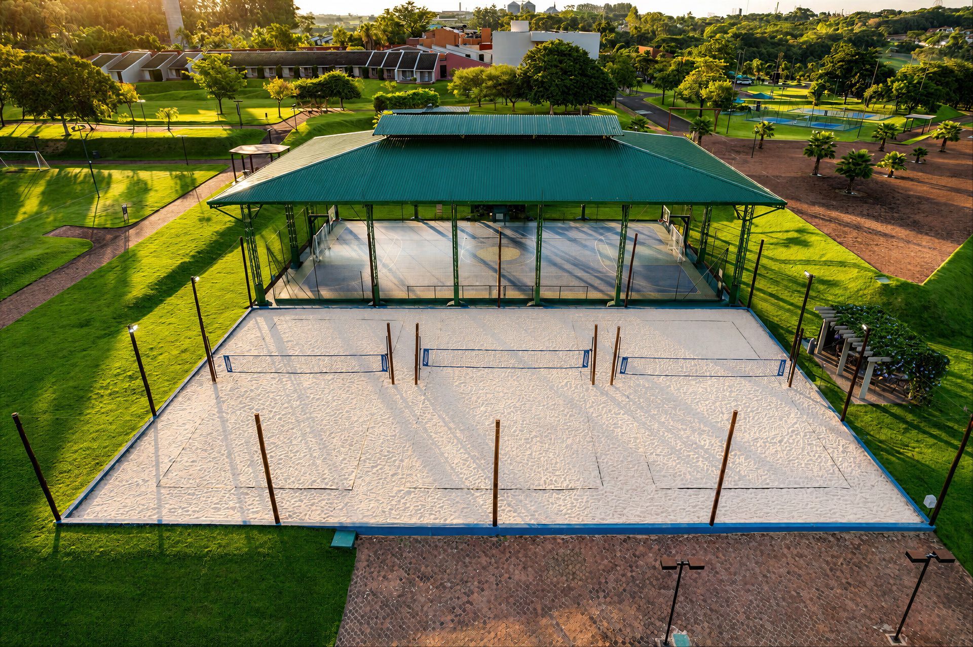 Uma quadra de vôlei com uma linha azul no meio