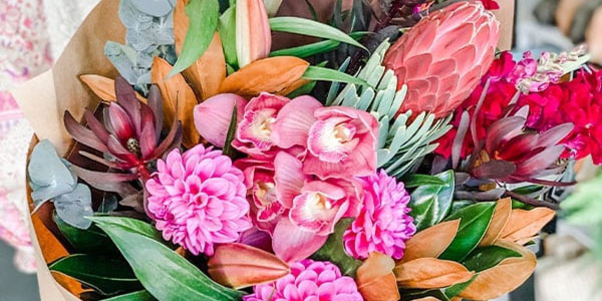 A Close Up of a Bouquet of Flowers in a Vase — Suncoast Flowers in Caloundra, QLD