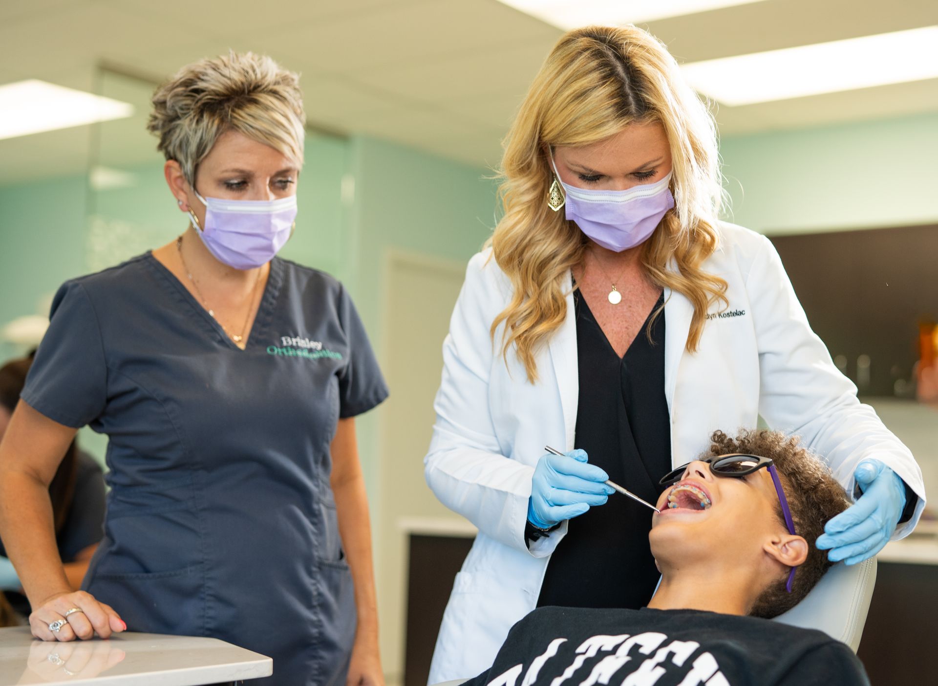 Orthodontist at Brinley Orthodontics expertly adjusting braces on a patient’s teeth, demonstrating precision and care.