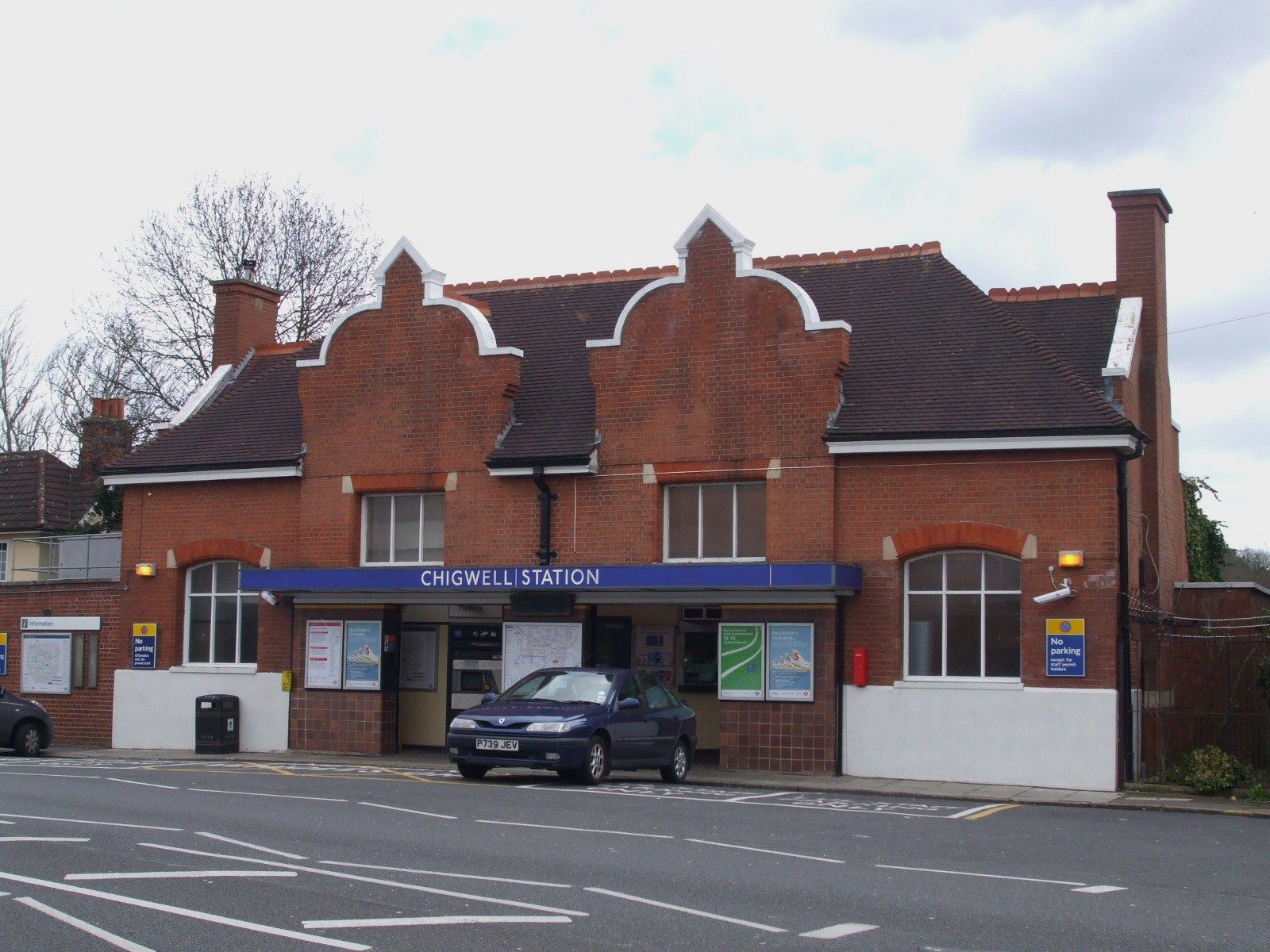Professional office cleaning services in Chigwell London commercial building