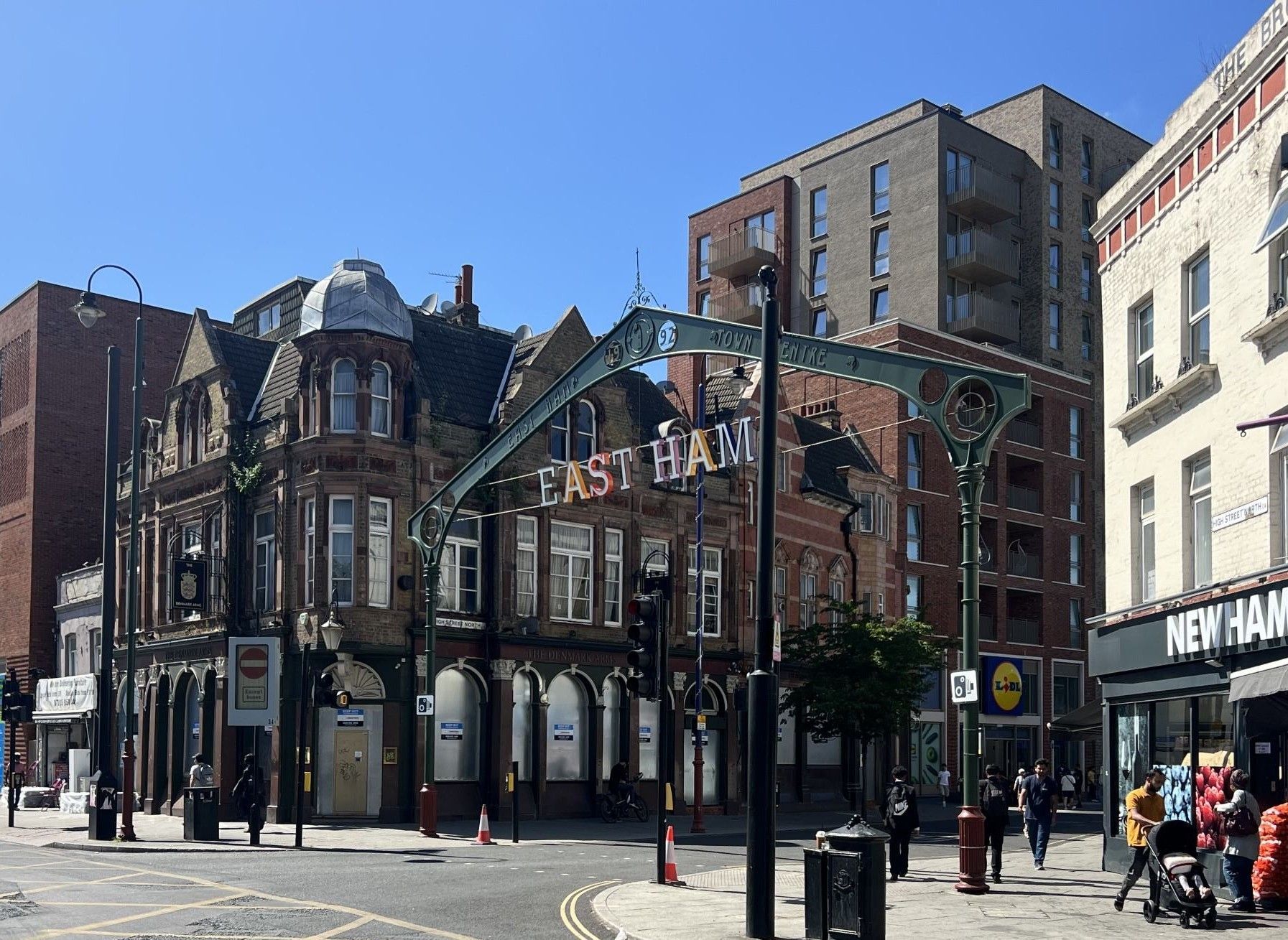 Professional office cleaning services in East Ham London commercial building