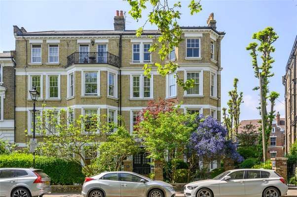 Professional office cleaning services in Highbury London commercial building
