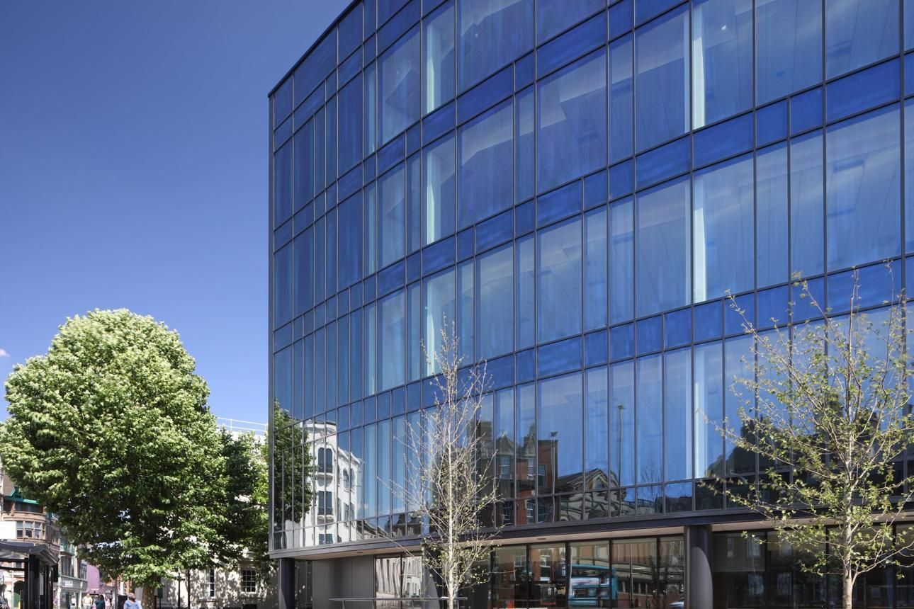 Professional commercial cleaners in London providing office cleaning services – Complete Clean Management