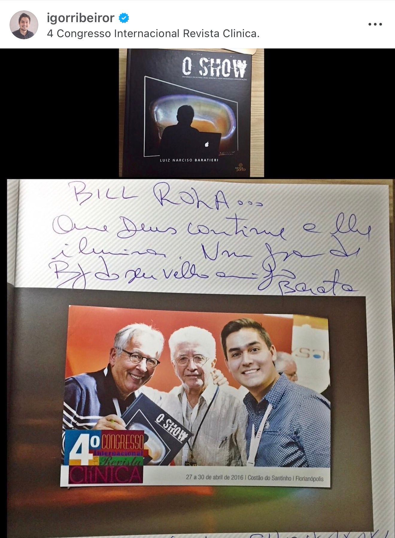 Uma foto de três pessoas sorrindo e posando juntas no 4º Congresso Internacional de Revistas Clínicas.