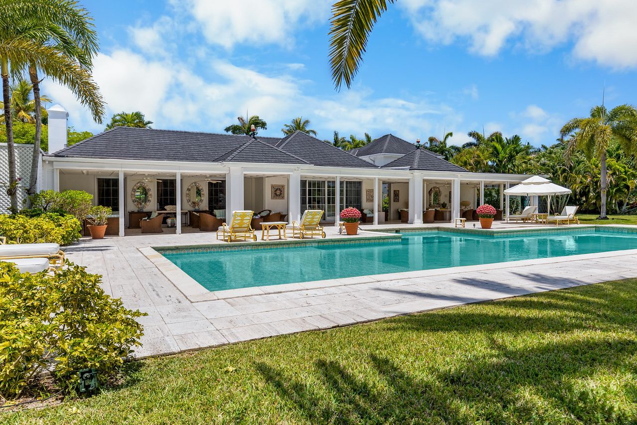 Spacious and modern lobby at Aqualina vacation residence with ocean views in Nassau, Bahamas