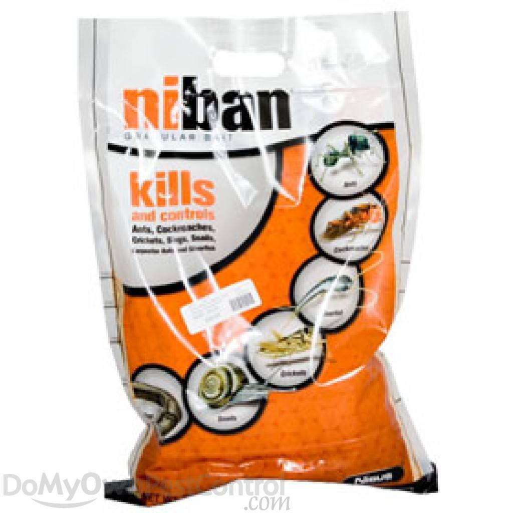 Un sachet d'appât granulaire Niban pour la lutte antiparasitaire, présentant un design orange et blanc avec des illustrations de divers insectes.