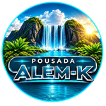 Logo circular da Pousada Além-K com cachoeira, montanhas, céu azul e água turquesa.