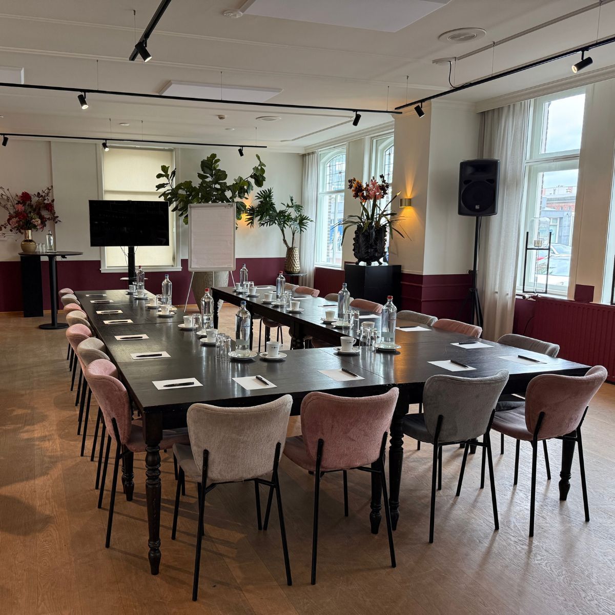 U-opstelling voor vergadering of training bij Amicitia Lekkerkerk