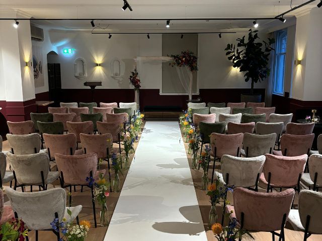 Trouwceremonie in de sfeervolle raadzaal van Amicitia