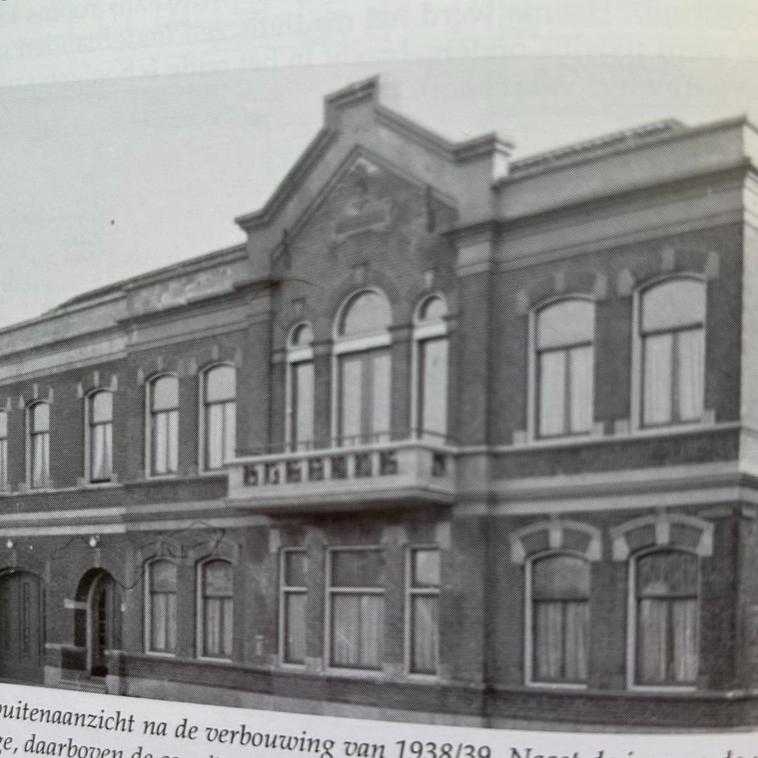 Het Amicitia-gebouw in Lekkerkerk in vroeger tijden