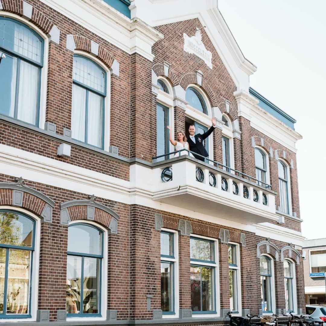 Amicitia is een historische trouwlocatie in Lekkerkerk. Ceremonie, diner en feest op één plek.
