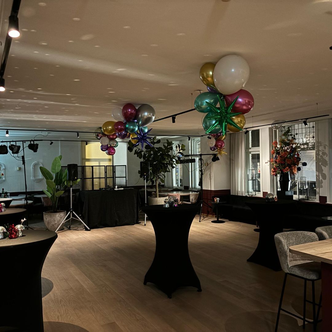 Bij Amicitia organiseren we je feest van begin tot eind. Diner, buffet, walking dinner of themafeest.
