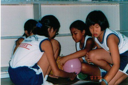 Singaporean students problem solving in the Great Egg Drop project