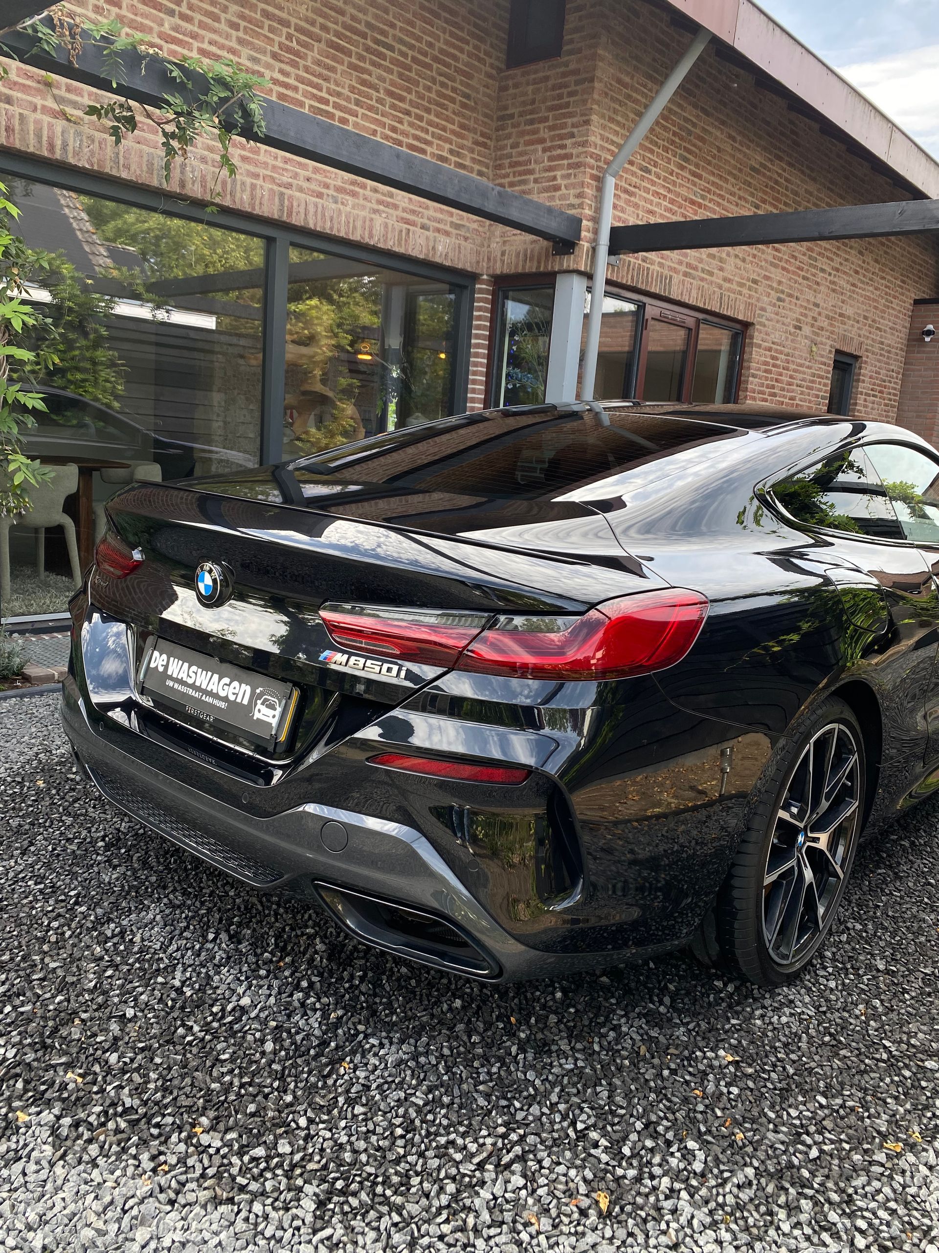 Exclusieve autoverzorging voor particulieren en bedrijven door Dewaswagen