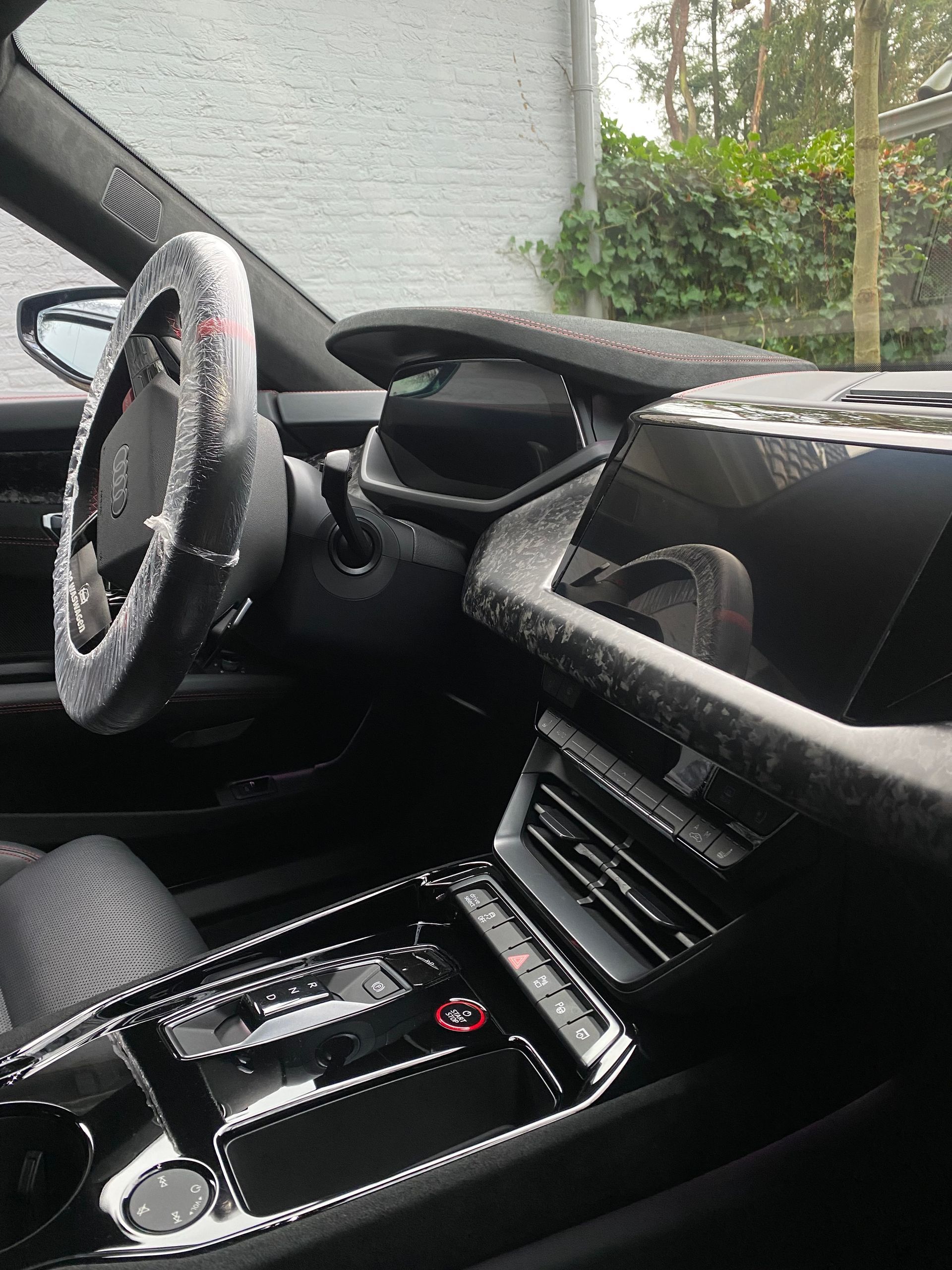 Exclusieve autoverzorging voor particulieren en bedrijven door Dewaswagen