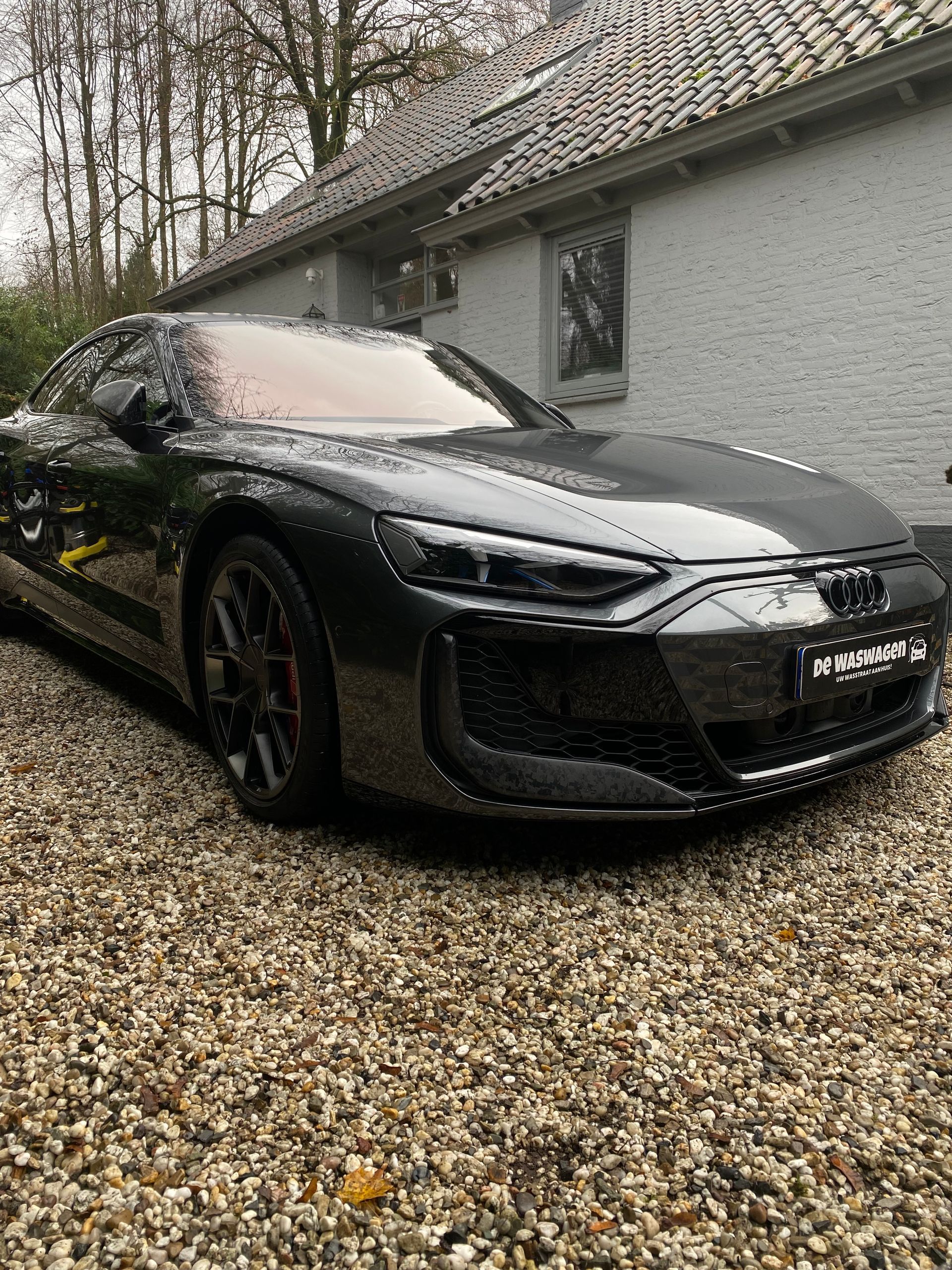 High end lakcorrectie voor een premium performance auto door Dewaswagen