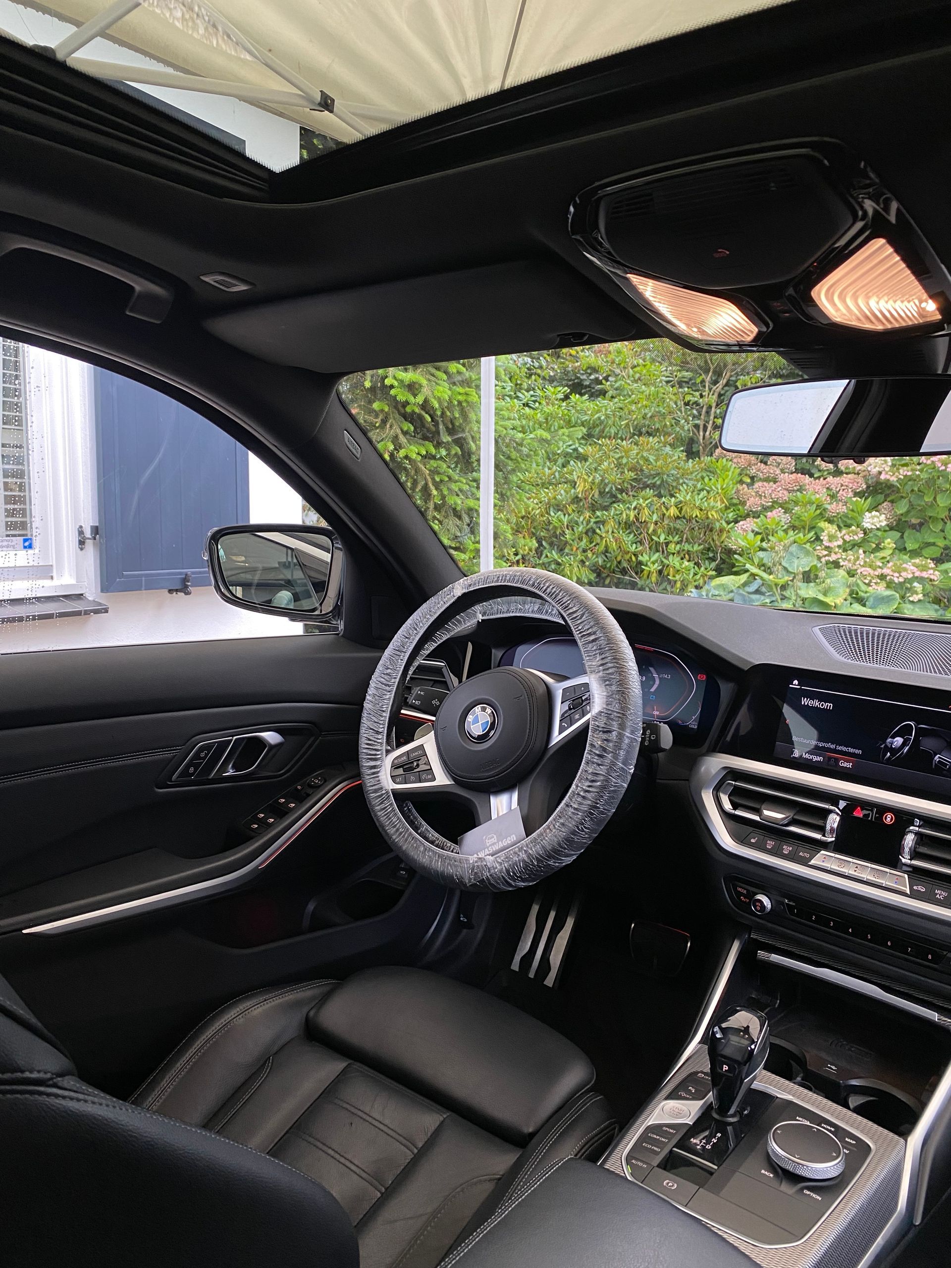 Exclusieve autoverzorging voor particulieren en bedrijven door Dewaswagen