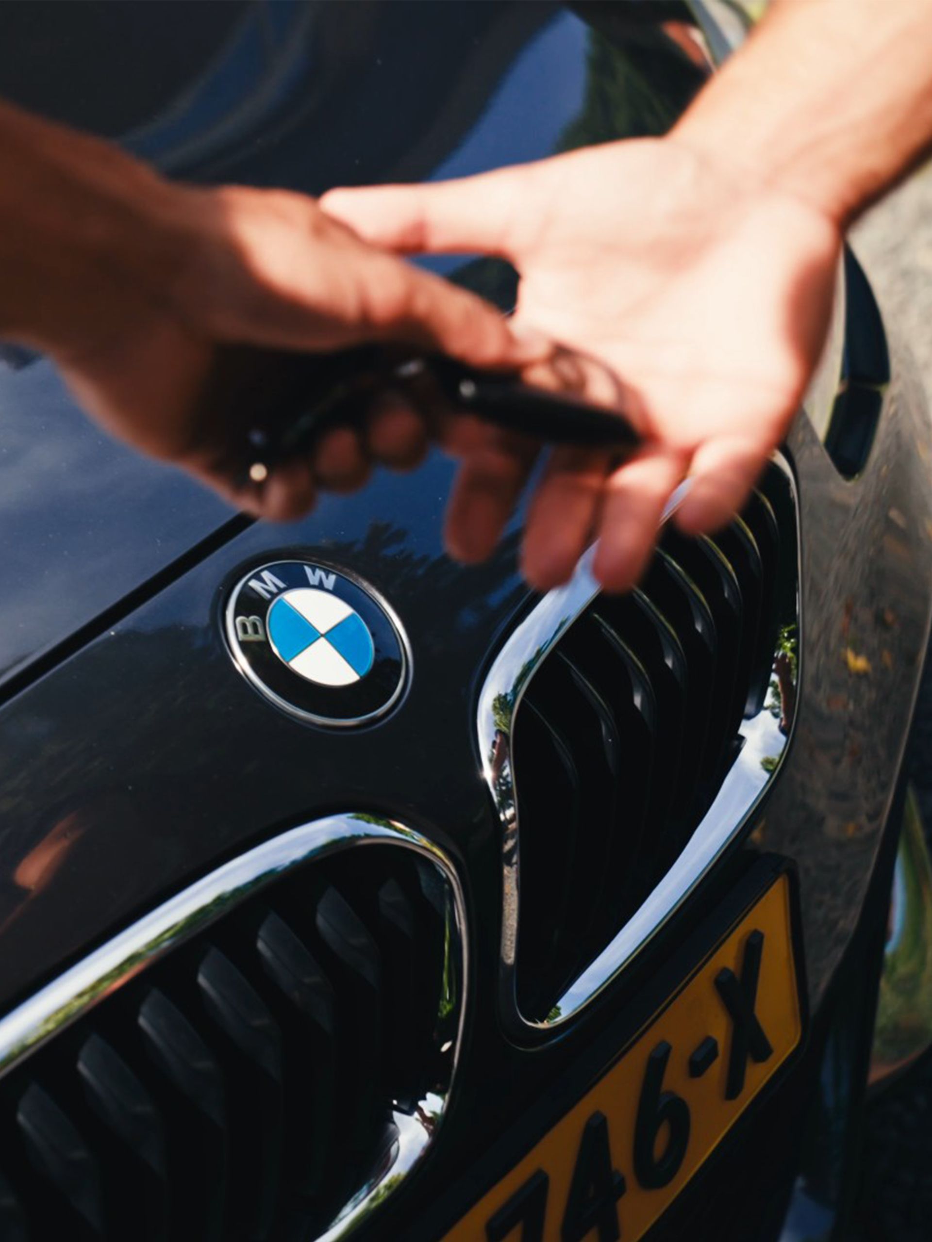 Autodetailing op locatie bij een autobedrijf