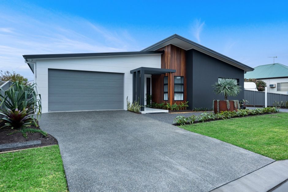 KNOCKDOWN AND REBUILD HOUSE