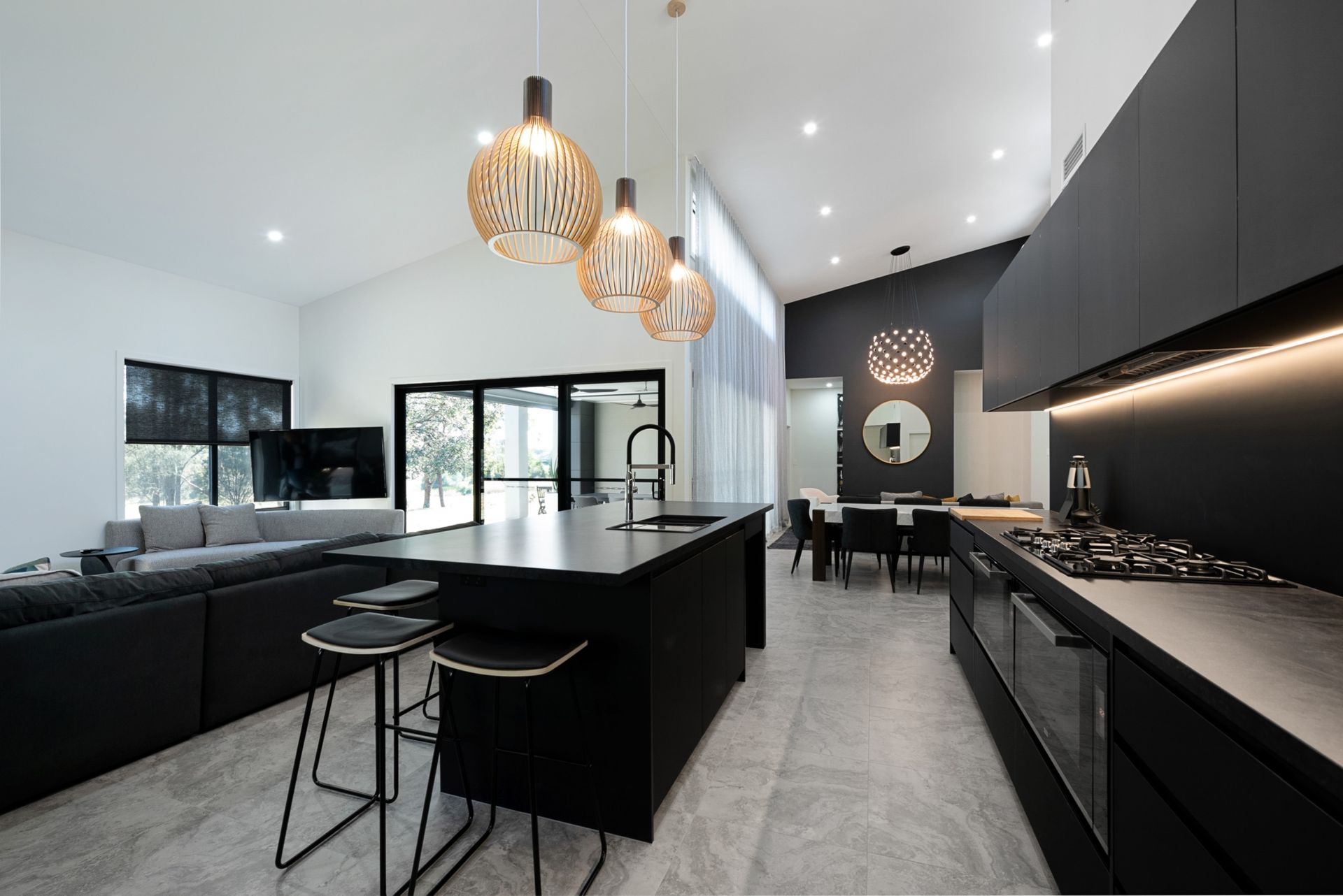 Kitchen of Entertainer's delight
