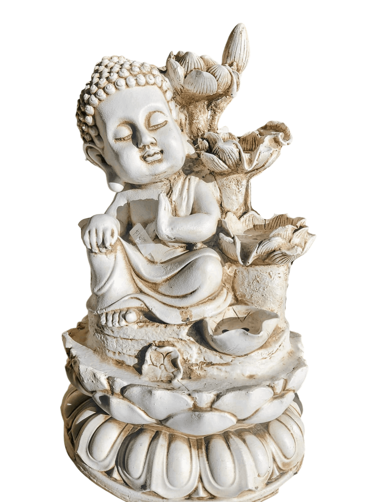 Estatua de Buda blanca tallada con base ornamentada y detalles florales, sentado en una pose pacífica.