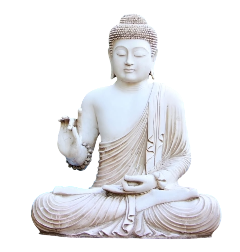 Estatua blanca de Buda sentado meditando, sosteniendo una flor, sobre un fondo liso.