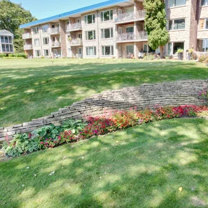 Decorative landscape retaining walls in Loretto MN improving outdoor aesthetics and functional elevation control
