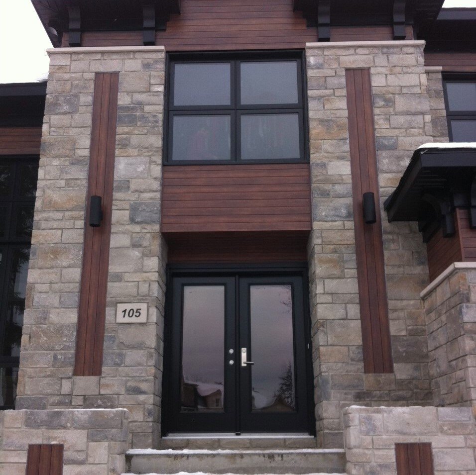 Natural Stone Siding vs Stone Veneer Siding Pros and Cons