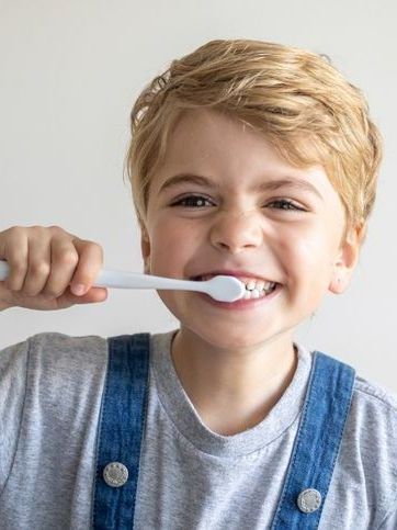 kid brushing teeth