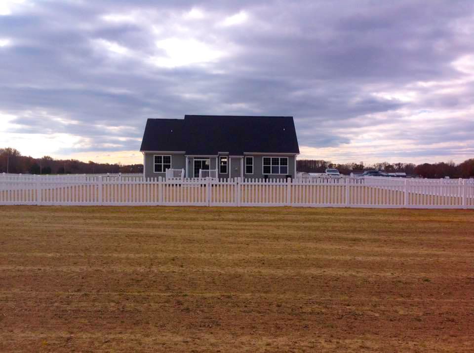 vinyl picket fence