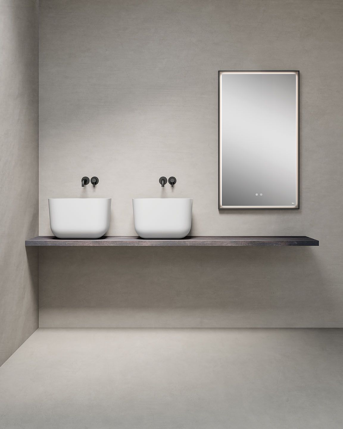 Ein Badezimmer mit zwei Waschbecken und einem Spiegel an der Wand