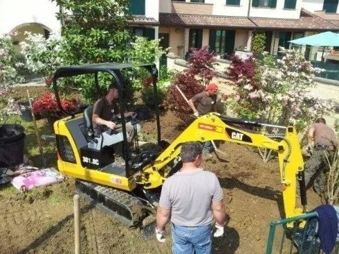 scavi per realizzazione giardino