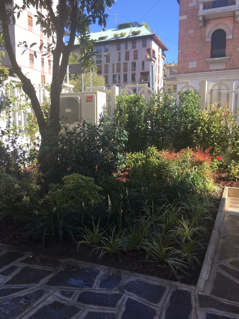 angolo giardino condominiale