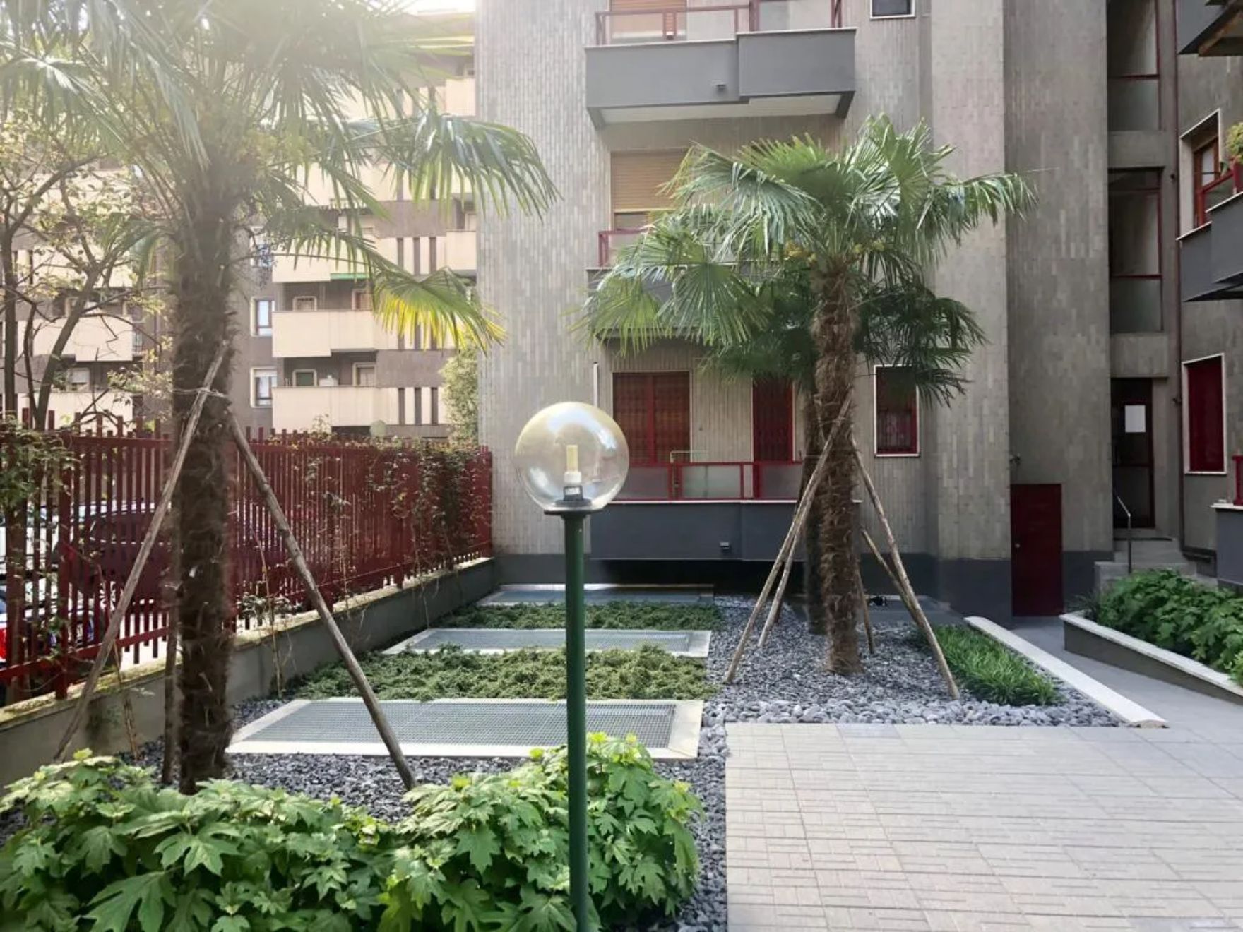 giardino condominiale curato