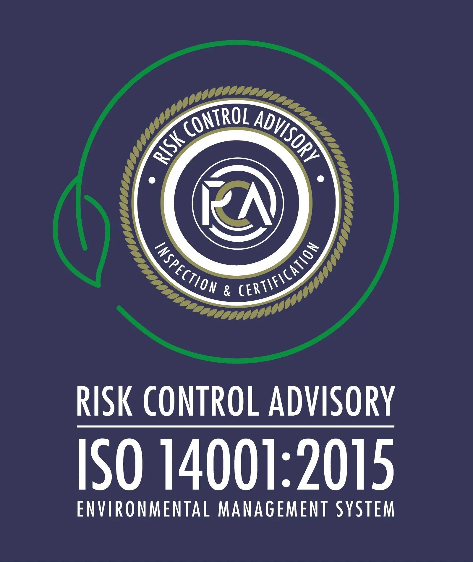 Logo del sistema di gestione ambientale ISO 14001:2015 di Risk Control Advisory su sfondo scuro