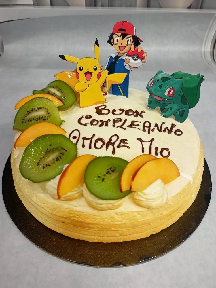 Torta decorata con personaggi dei Pokémon