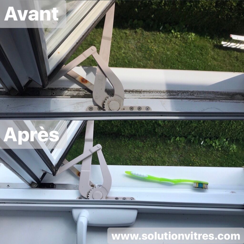 Vue avant et après la réparation d'une charnière de fenêtre blanche, avec un tournevis vert sur le rebord inférieur.