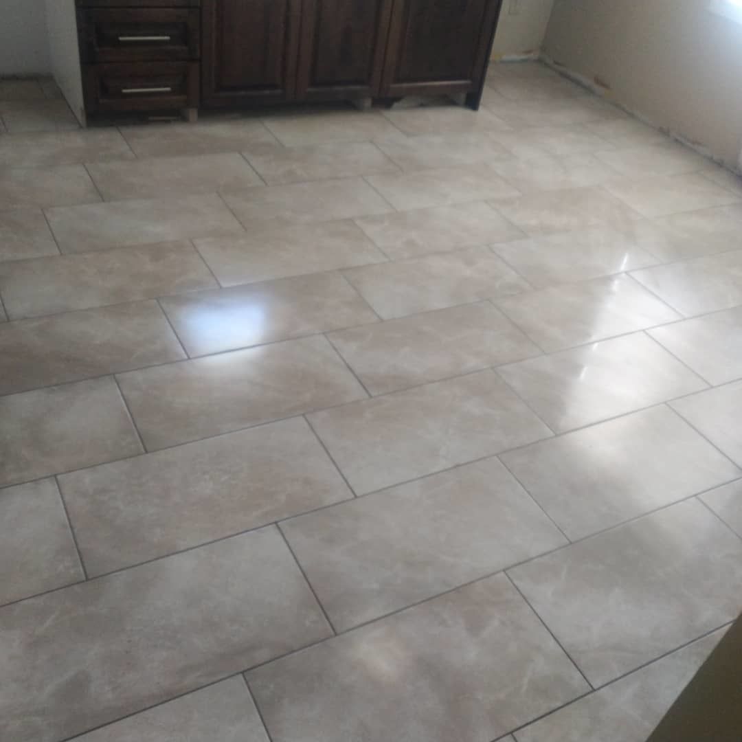 Floor covered with pale gray tiles arranged in a herringbone pattern.