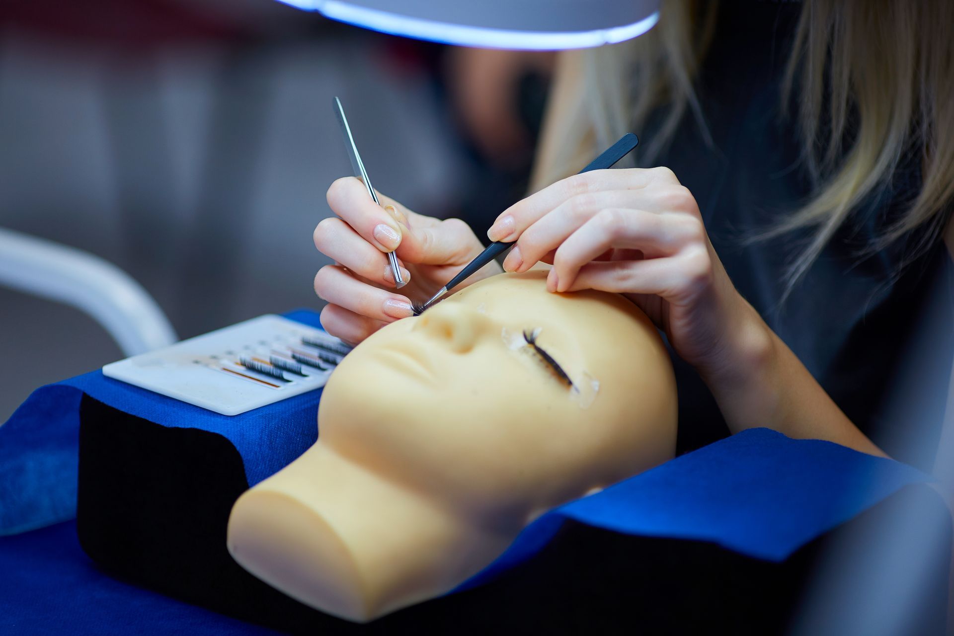Mockup Eyelash Extension Training