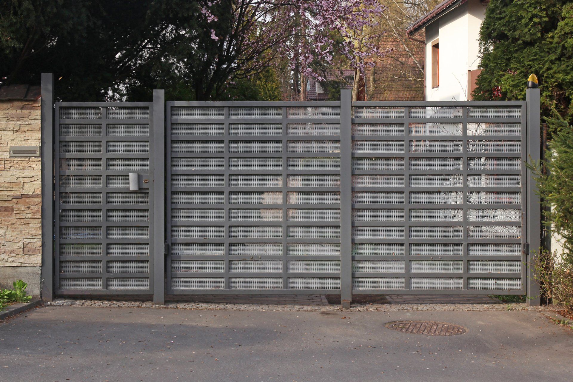 Automatic Gates in Columbia, SC | Outen Fencing CO Automatic Gates in Columbia, SC | Outen Fencing CO