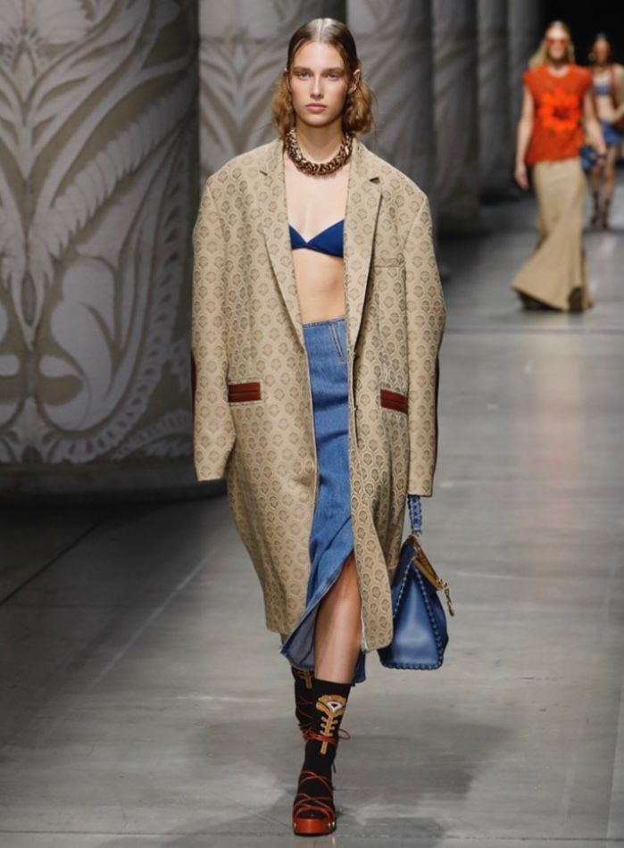 Fashion week 2023 Etro Hair Assistant Jeune Ange Milano