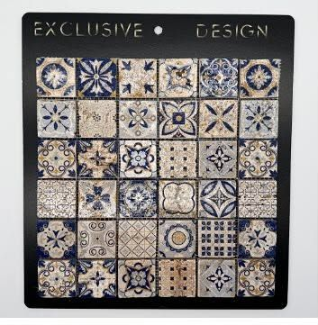 Primo piano di un motivo a mosaico circolare nei toni del beige, del grigio e del bianco