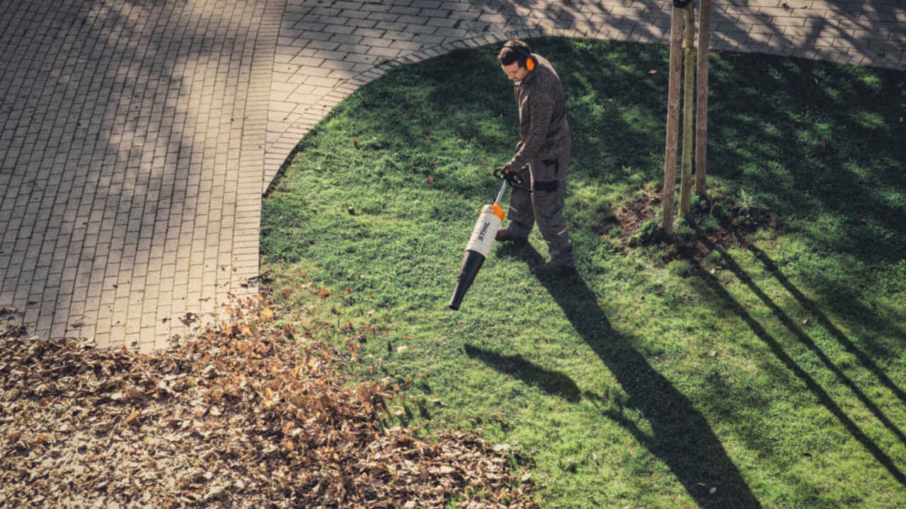 Multi système STIHL avec souffleur et désherbeur - vendue chez AMR Greentech à Jodoigne 
