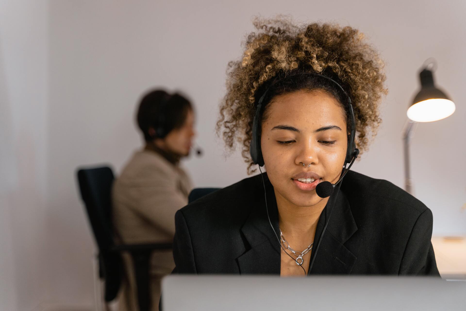 whats the difference between a freight broker and dispatcher