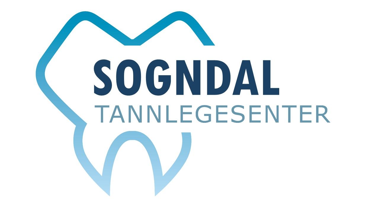 Logo for Sogndal Tannlegesenter, en tannklinikk, med blått tanndesign og tekst.