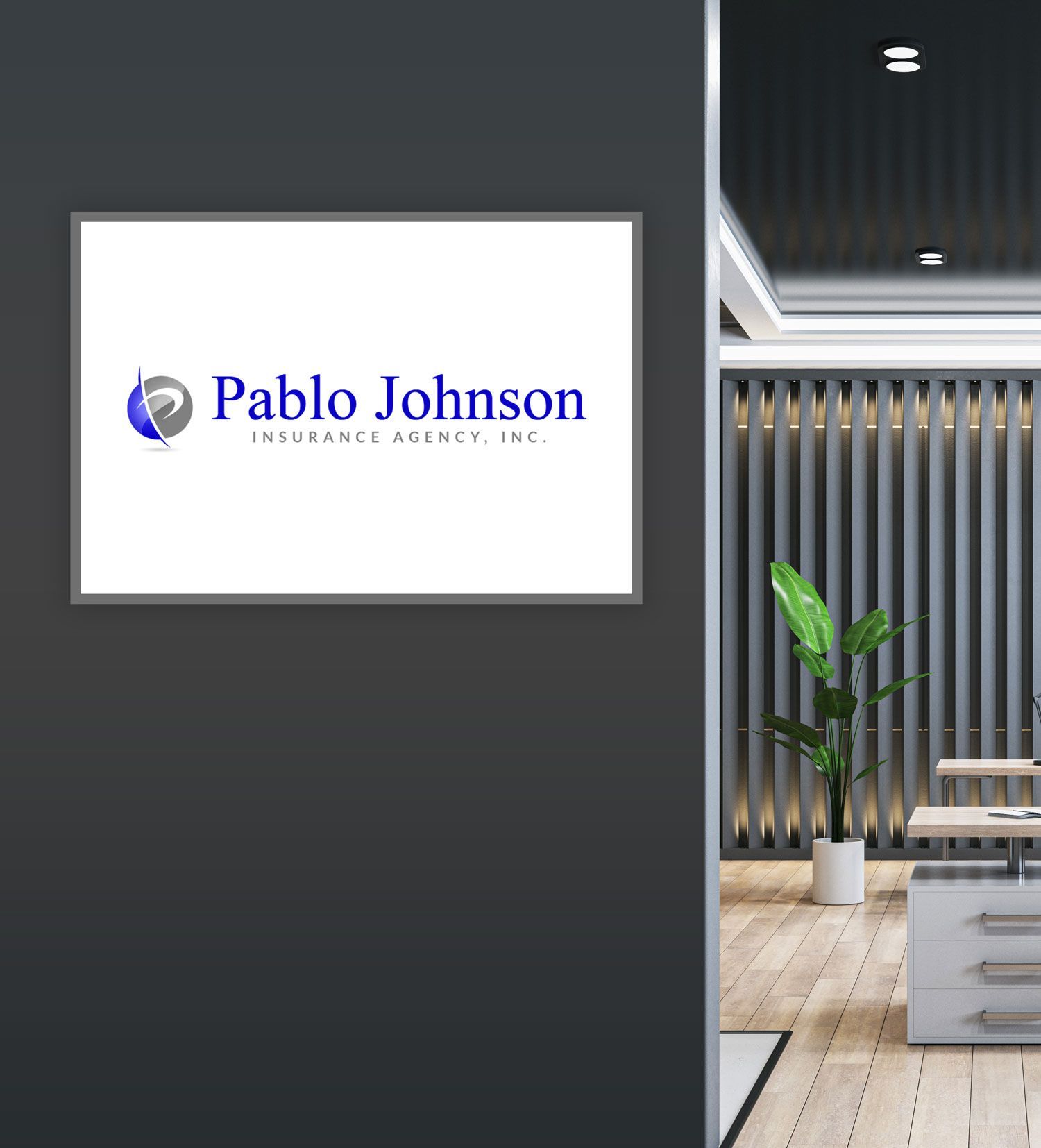 Un grupo de empresarios posan para una fotografía juntos.