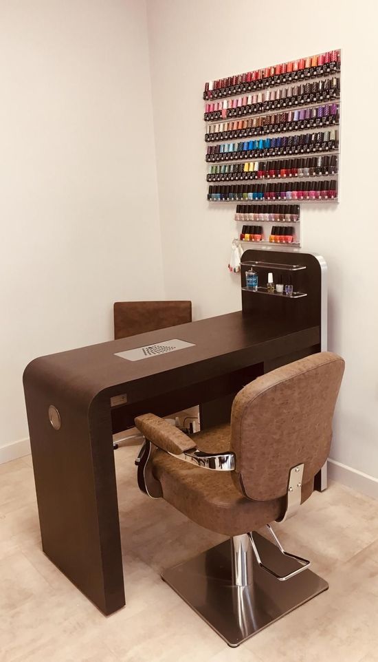 A-professional-nail-station